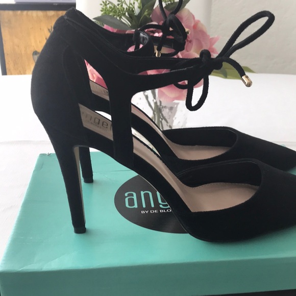 Black Suede-like 3 1/2’ Heel. Worn once or twice - Picture 3 of 7